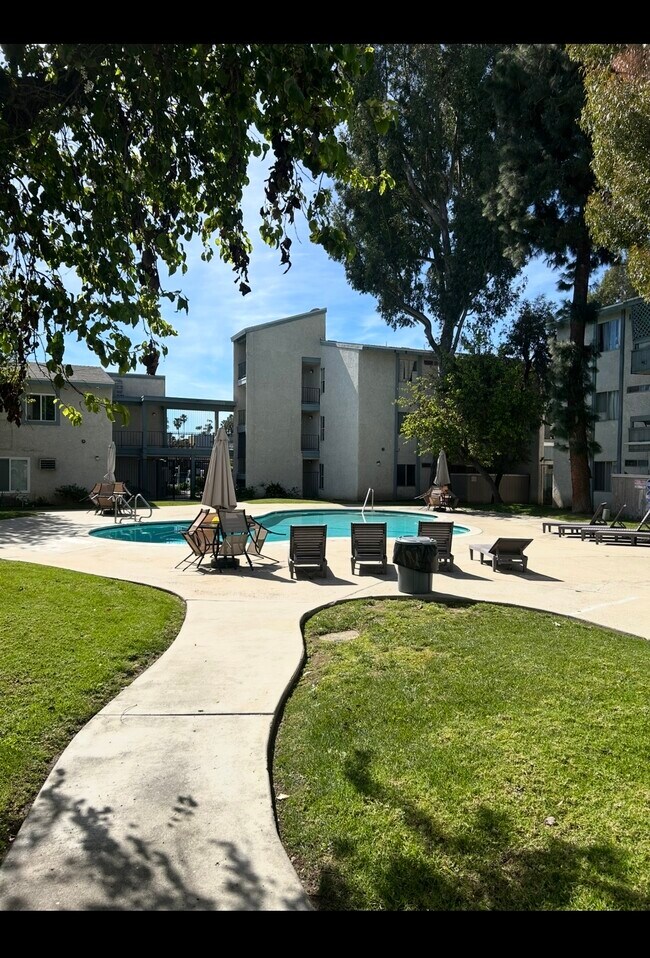 La zona de la piscina permanece abierta hasta las 23:00. - 21800 Schoenborn St