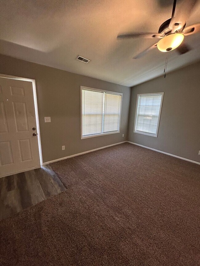 Foto del edificio - 2650 E Oakbrook Dr