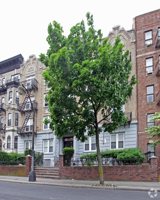 Building Photo - 936 St Marks Ave