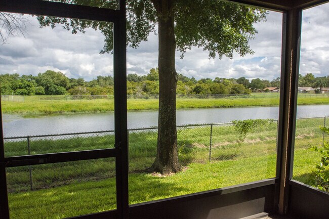Foto del edificio - Lovely 2 Bedroom, 2.5 Bath Townhome w/loft...