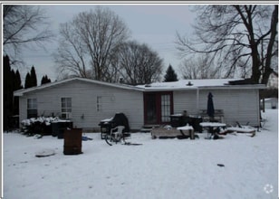 Building Photo - 4629 Meadowlawn Dr