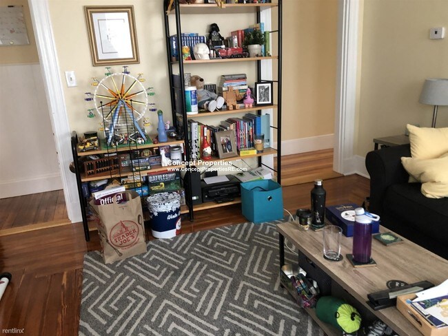 Foto del edificio - 3 br, 1 bath  - 17 Dow St # 1JE