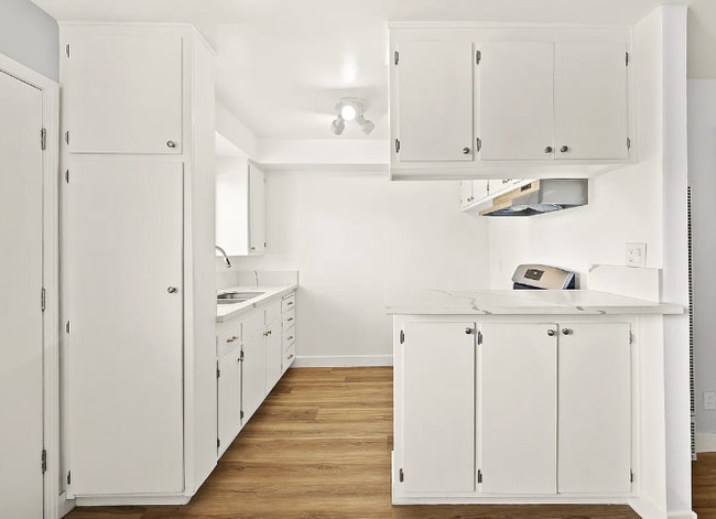 Building Photo - 612 San Pascual Ave