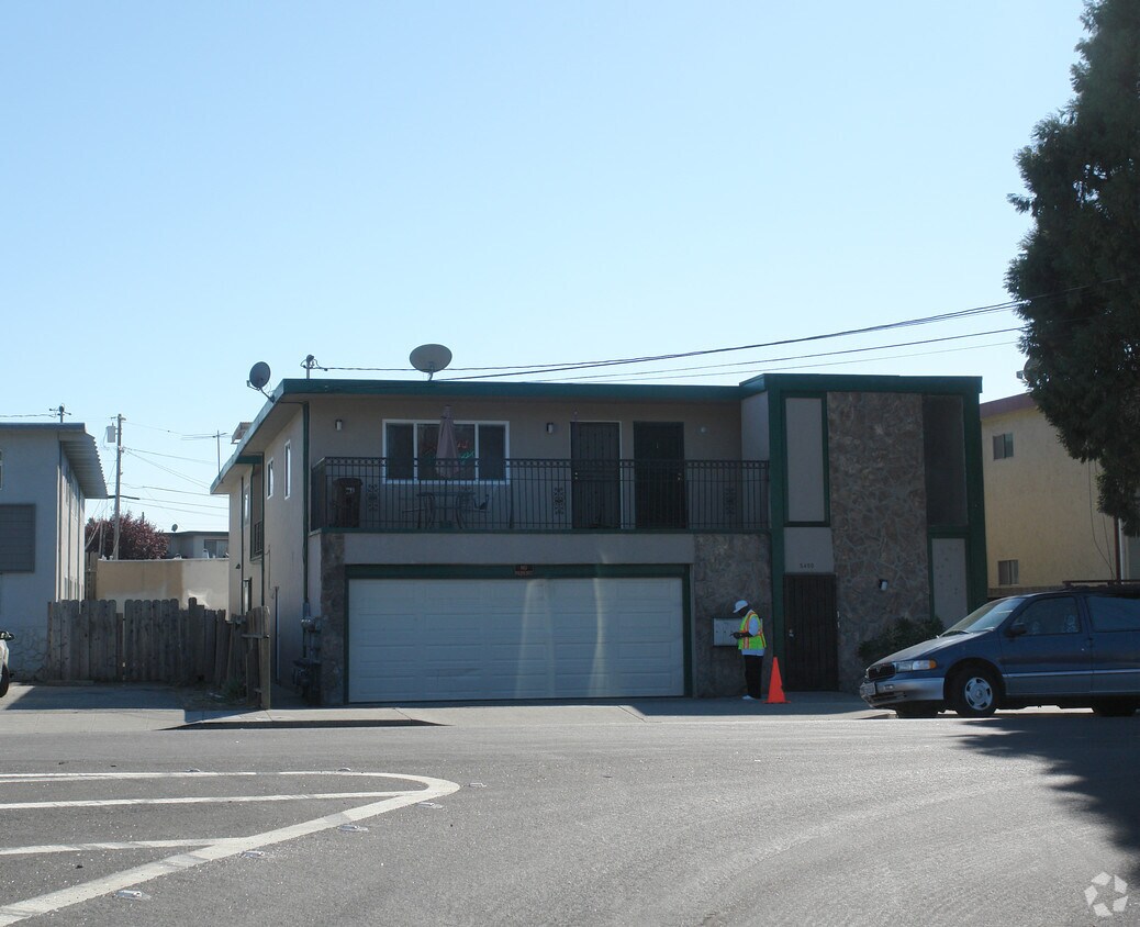 Primary Photo - 5450 Shasta Ave