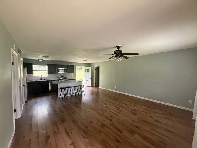 Foto del edificio - 6637 Grayson Dr