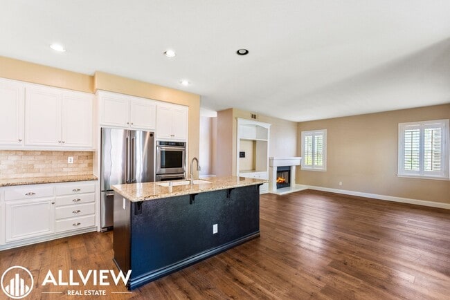 Building Photo - 4 Bed, 3.5 Bath Home Available Now in the ...