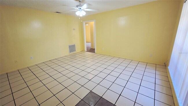 Foto del edificio - 1715 Bentley Blvd