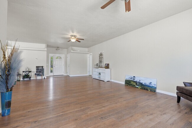 Foto del edificio - 1285 Claremont Dr
