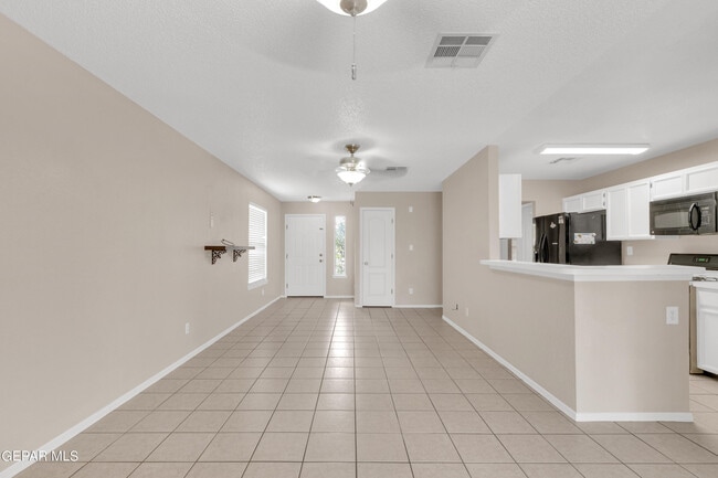 Building Photo - 12163 Tower View Dr