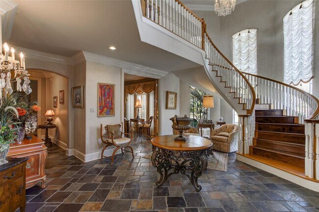 Foto del edificio - 13703 Lakeshore Way Cove