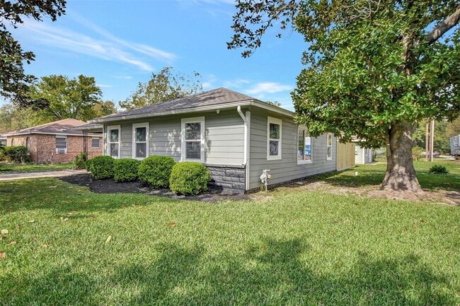Building Photo - 6961 Peyton St