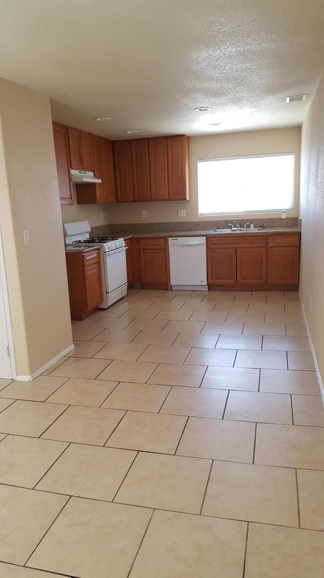 Foto del edificio - 8712 California City Blvd