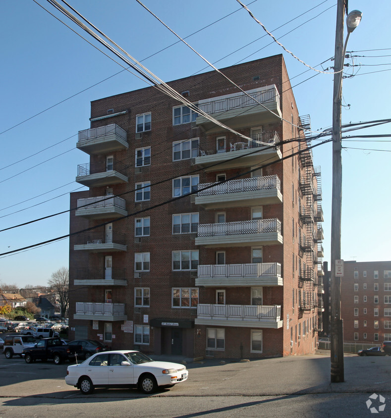 Foto del edificio - 52 Yonkers Terrace Owners Corp.