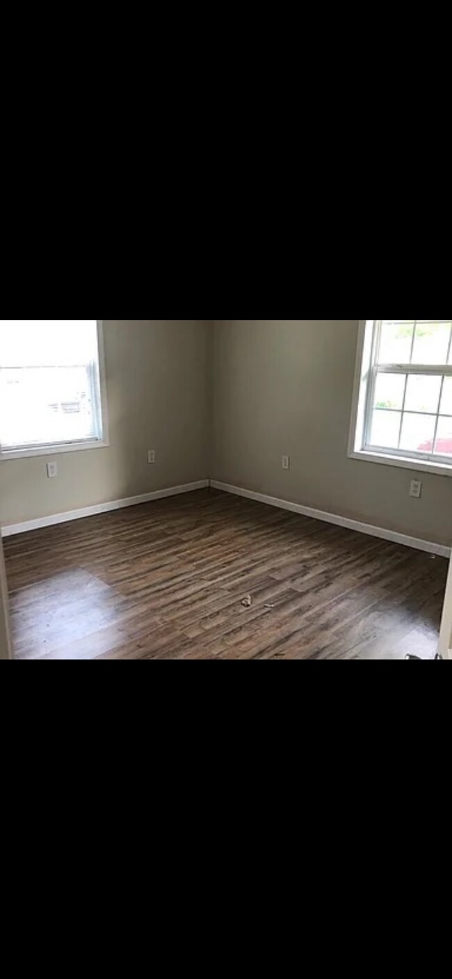 Building Photo - 161 Tanglewood Dr