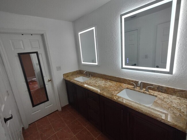 Foto del edificio - 2001 NW 27th Ln