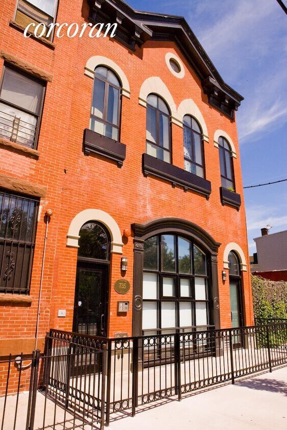 Primary Photo - 735 Dean St