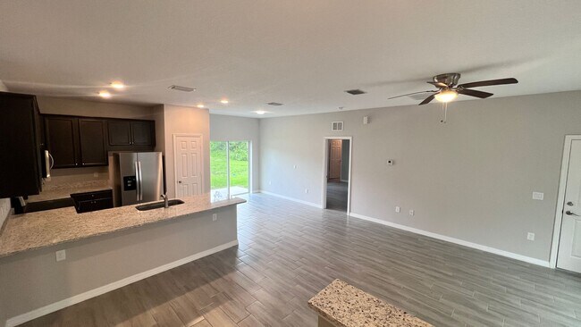 Foto del edificio - AWESOME 3 Bedroom, 2 Bathroom Home in Palm...