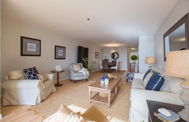 Foto del edificio - Utilities Paid! Modern 2 Bed Condo on the Water! Live by the Bay