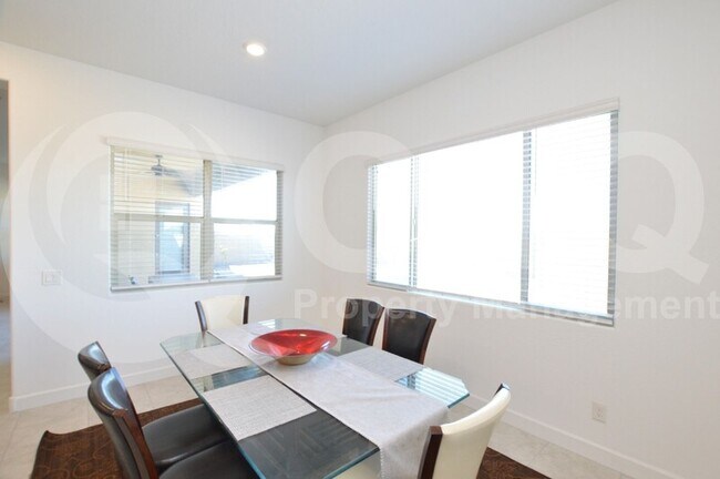 Foto del edificio - 2510 E Pleasant Ln