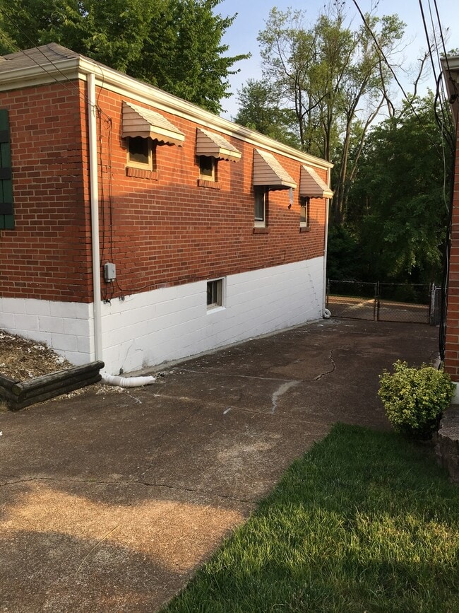 Building Photo - $1195.00 / 2br - 2 Bedroom Home in Jennings