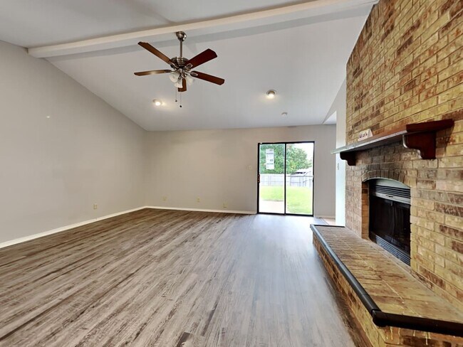 Building Photo - 621 Beechwood Dr