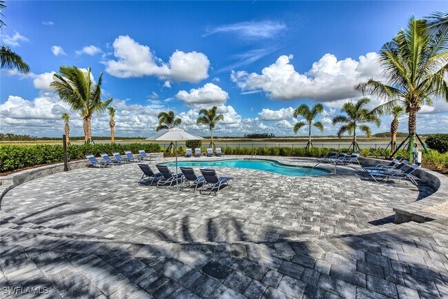 Foto del edificio - 19940 Beverly Park Rd