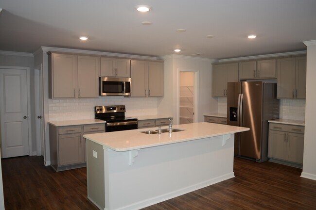 Building Photo - 840 Bellewood Gardens Dr