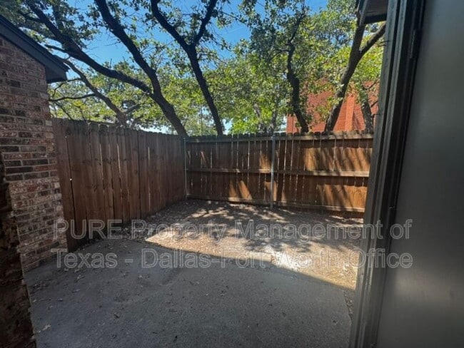 Building Photo - 4004 W Pioneer Dr