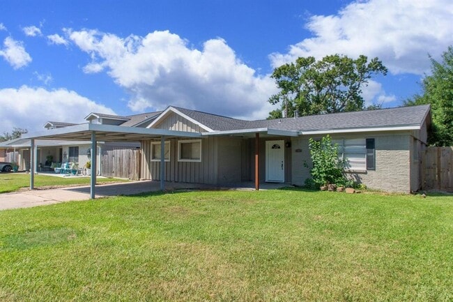 Building Photo - 2517 Estate Dr