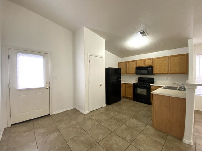 Building Photo - 3BR/2Bath in Rio Rancho