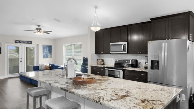 Foto del edificio - 631 Doe Cove Pl