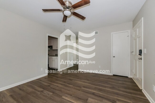 Foto del edificio - 2332 Watkins Dr