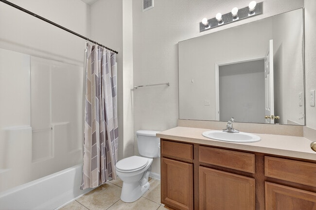 Building Photo - 209 Larkin Pl