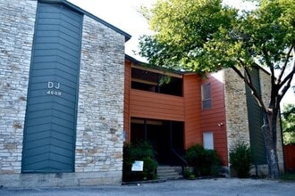 Building Photo - 4608 Bennett Ave