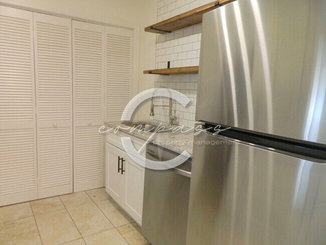 Foto del edificio - 592 Emory Oaks Way