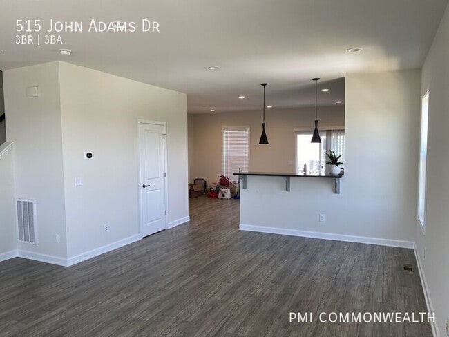 Building Photo - 515 John Adams Dr NW