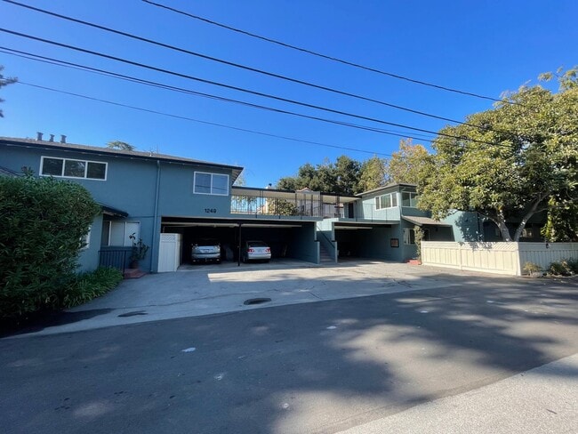 Building Photo - 1249 Hoover St