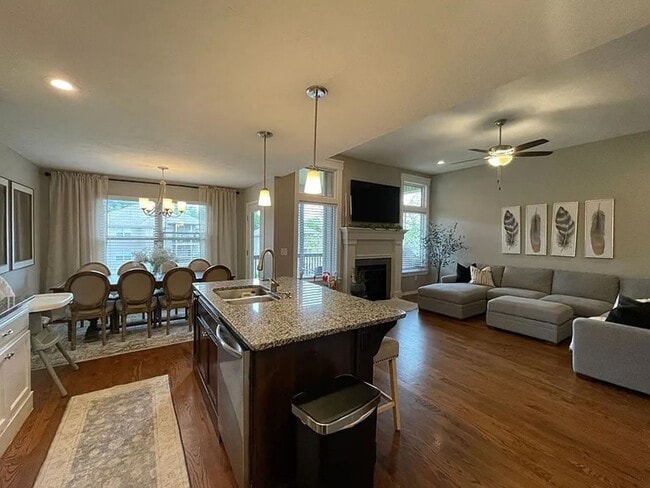 Building Photo - SPACIOUS OZARK HOME AVAILABLE AT A GREAT P...
