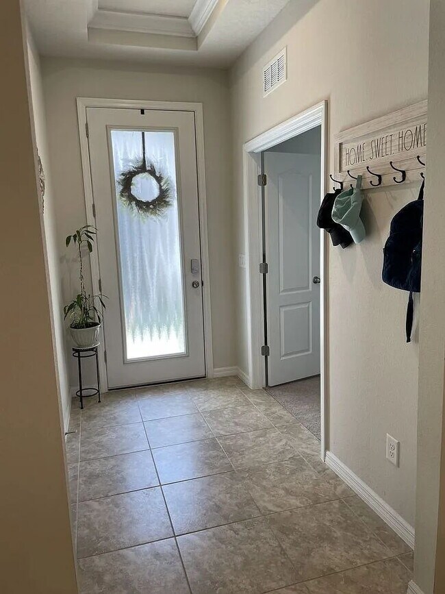 Building Photo - 3 bedroom, 2 bath villa in Land O' Lakes!