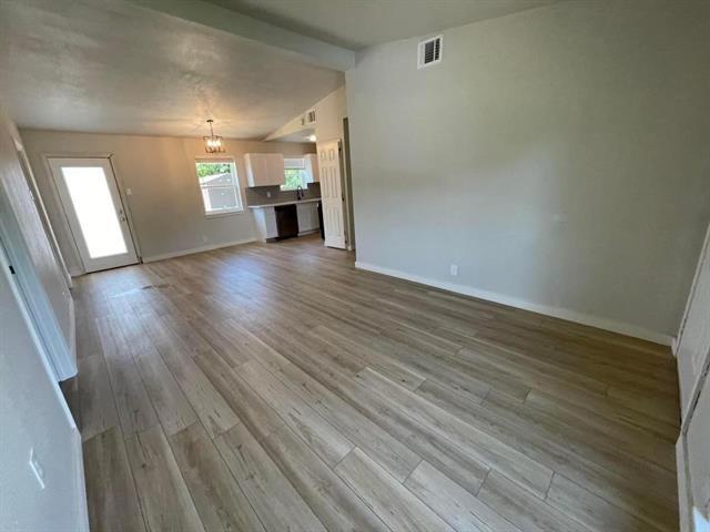 Building Photo - 1605 Hawthorne Ln