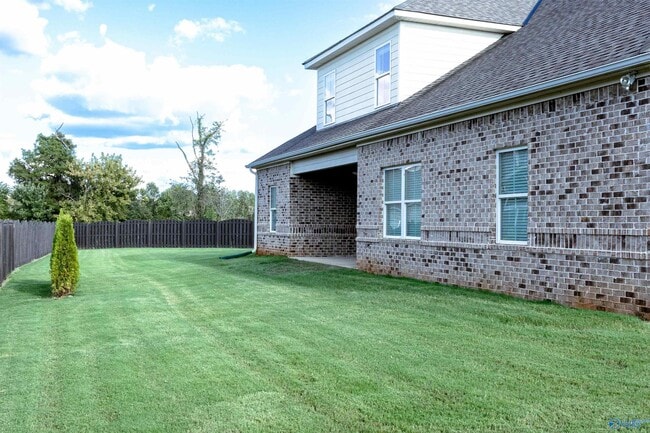 Foto del edificio - 102 Willow Lake Cir SW