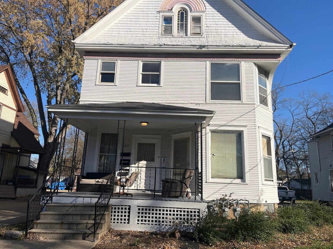 Foto principal - 305 N View St