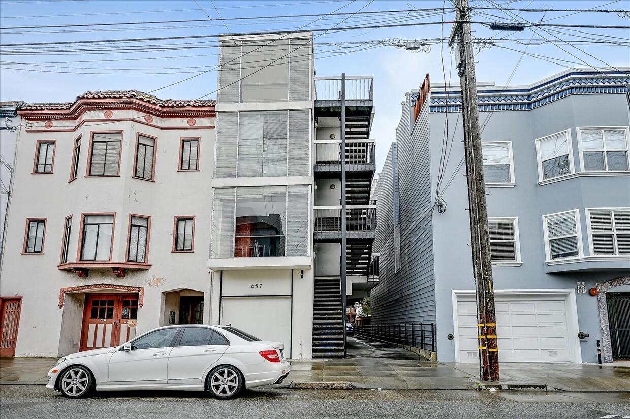 Primary Photo - 457 8th Ave