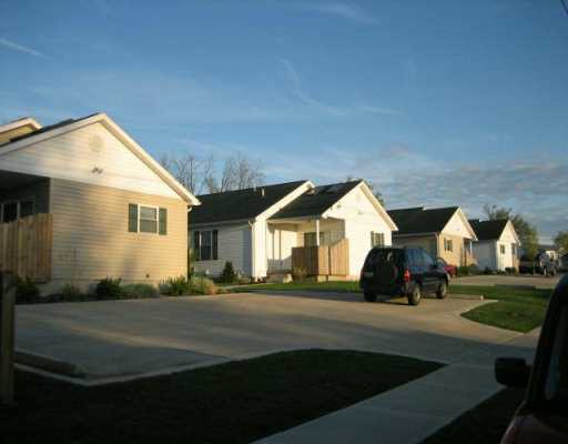 Primary Photo - 525 S Park St
