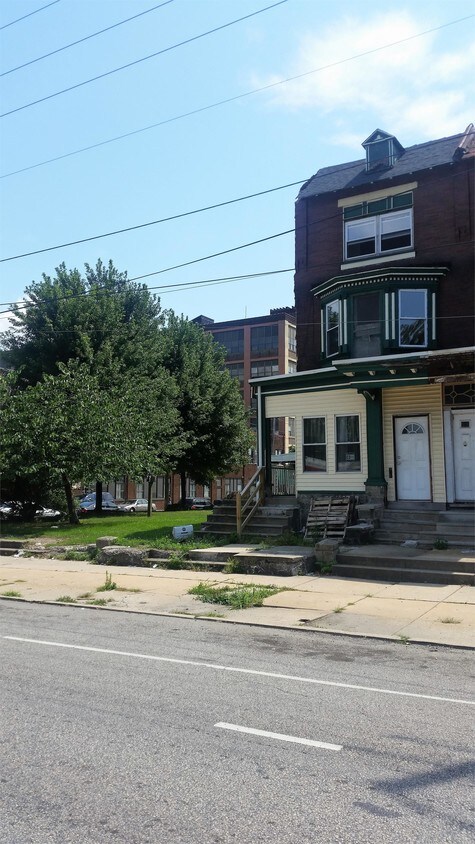 Primary Photo - 5104 Parkside Ave