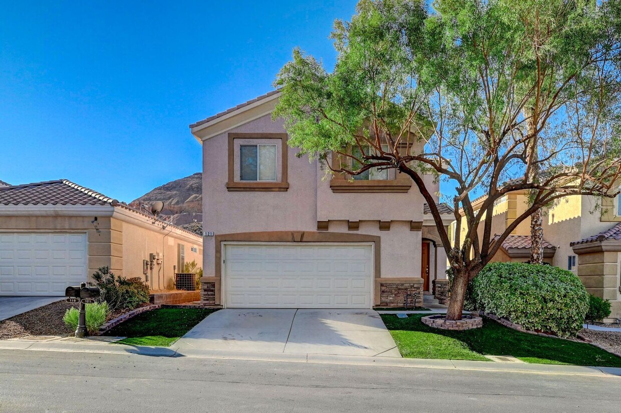 Primary Photo - Beautiful 3 bedroom 2.5 bath home in covet...