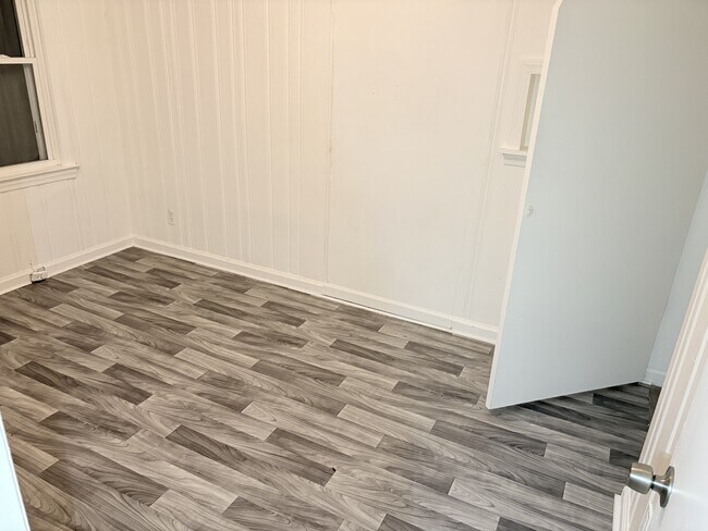 Building Photo - 2145 Macon Dr SW