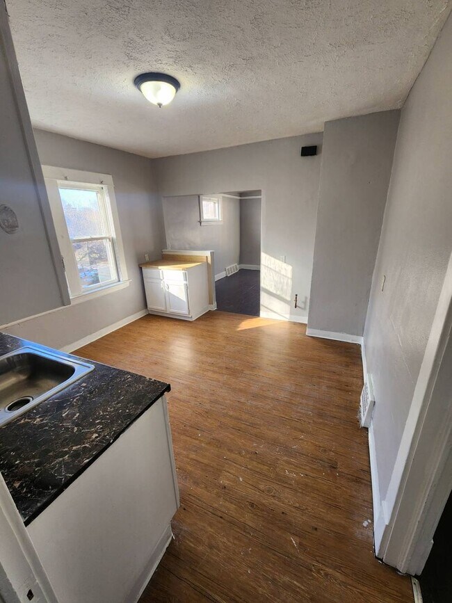 Foto del edificio - 11702 Honeydale Ave