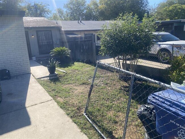 Foto del edificio - 2/1 Townhouse with covered parking