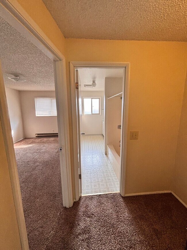 Foto del edificio - Two Story 2 Bedroom Condo